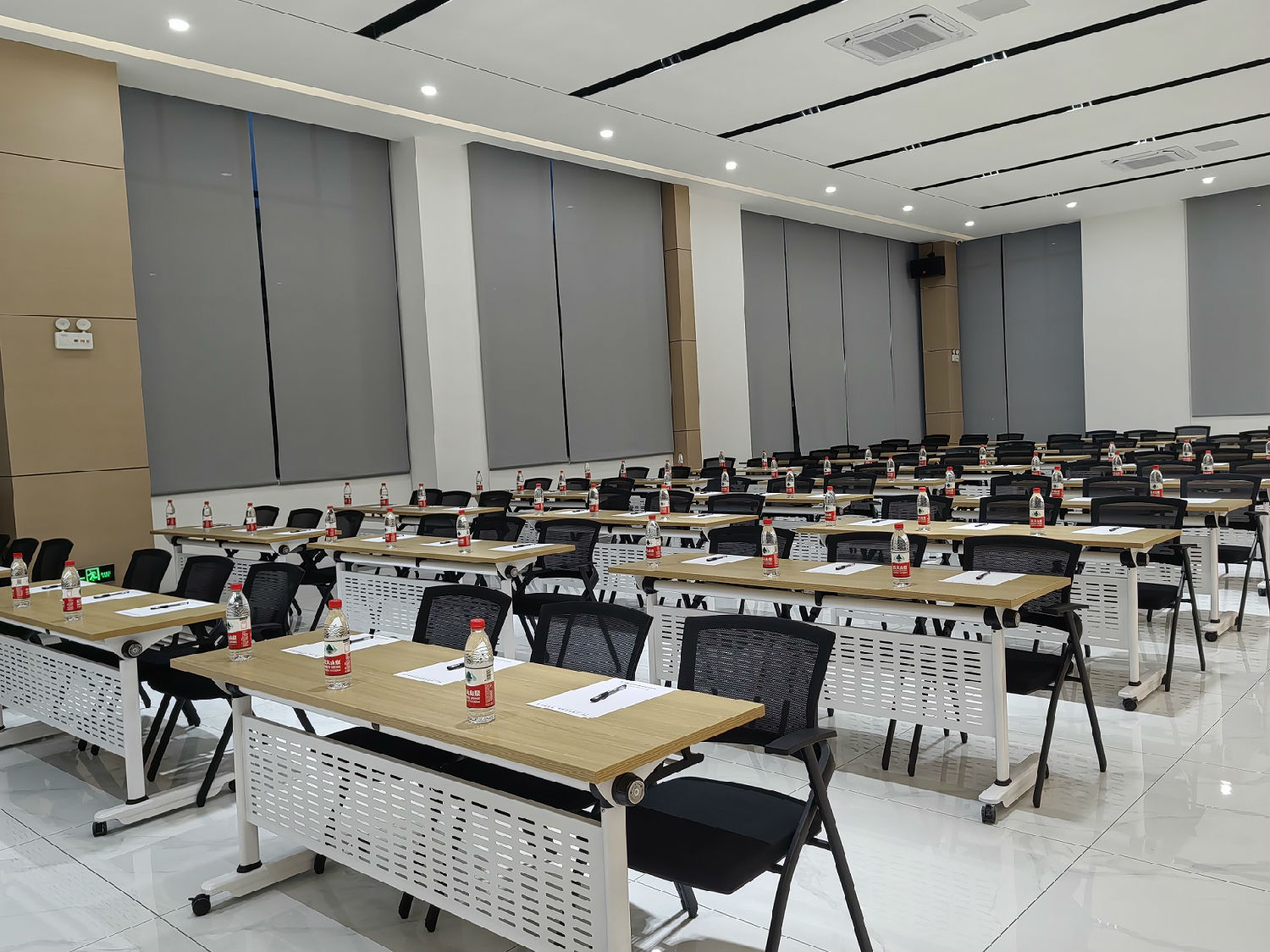 乐朗会议厅.jpg 乐朗会议厅.jpg